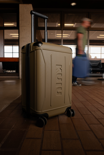 Hardline Spinner Carry-On | Black