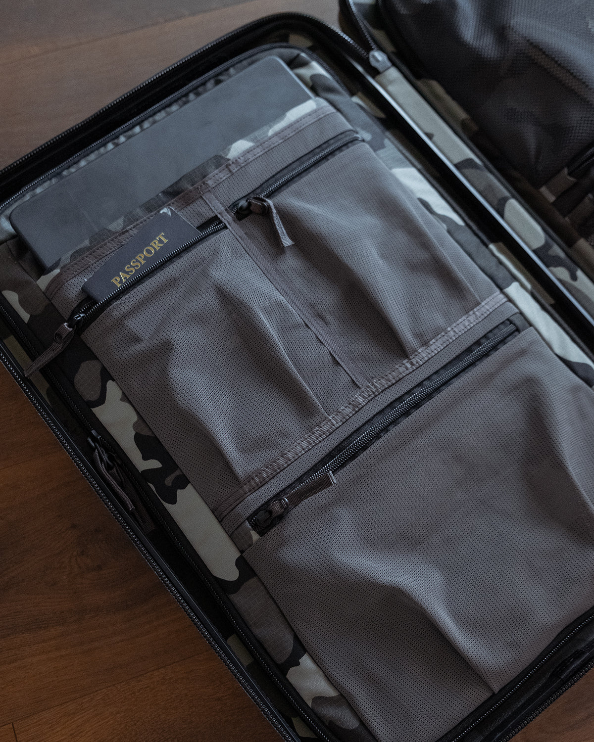 Hardline Spinner Carry-On | Black