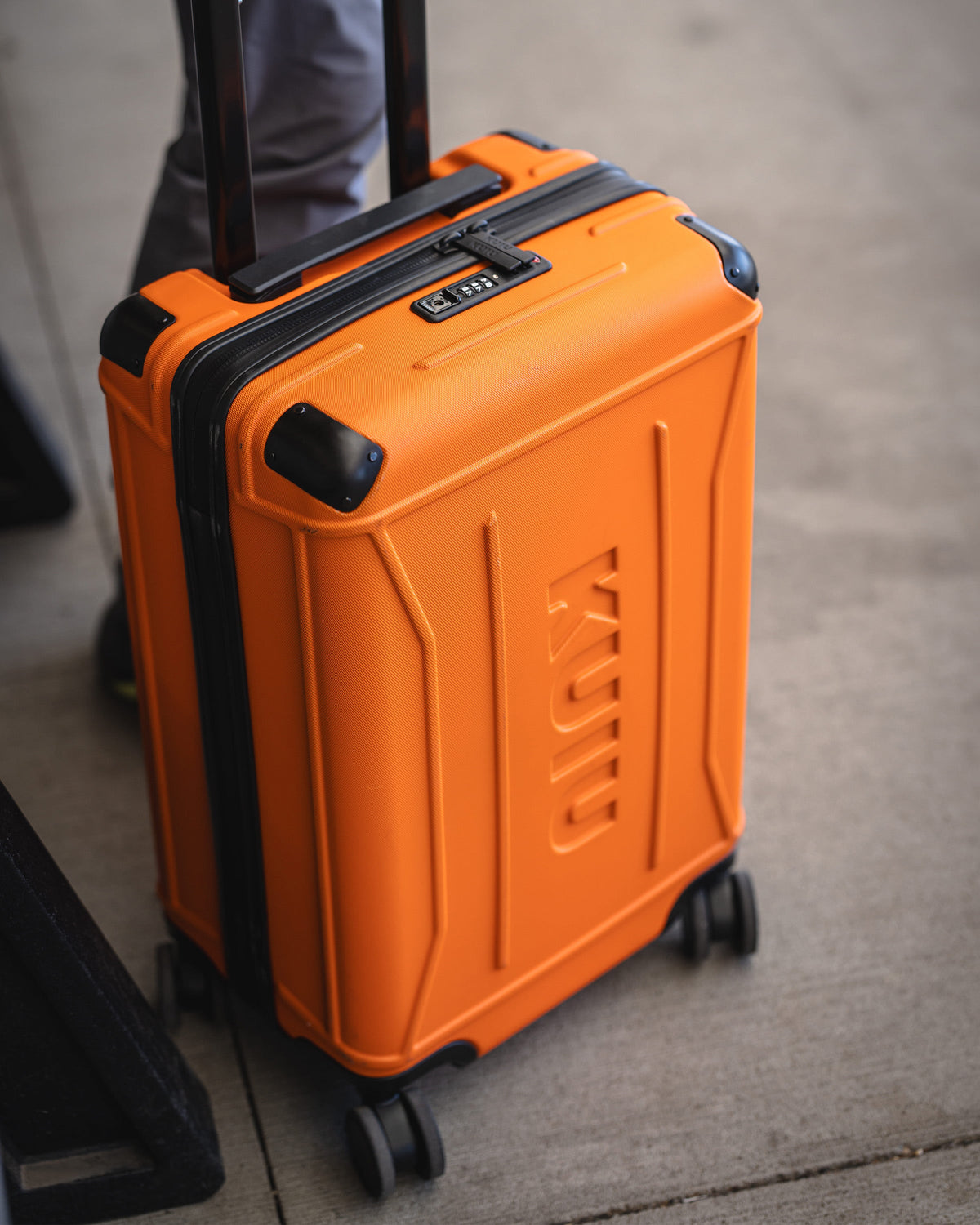 Hardline Spinner Carry-On | Black
